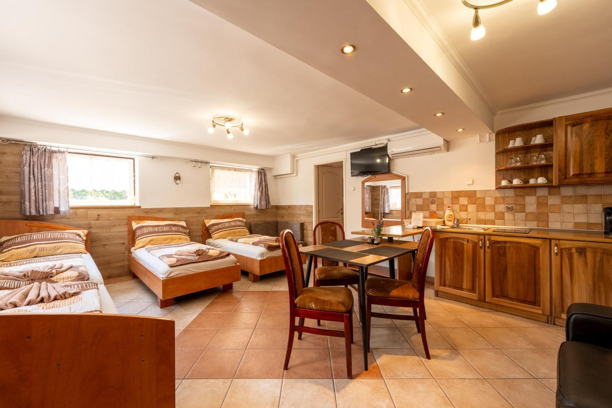 Szenti Vendeghaz Bed & Breakfast Yanıkkale Dış mekan fotoğraf